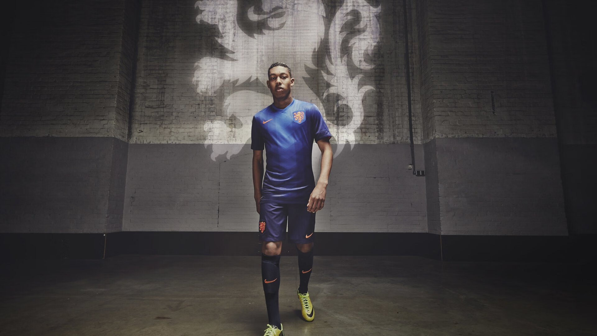 开云体育官方网站-阿什拉夫一锤定音，北非雄鹰撕裂格子军团，突尼斯强势晋级背后的足球革命